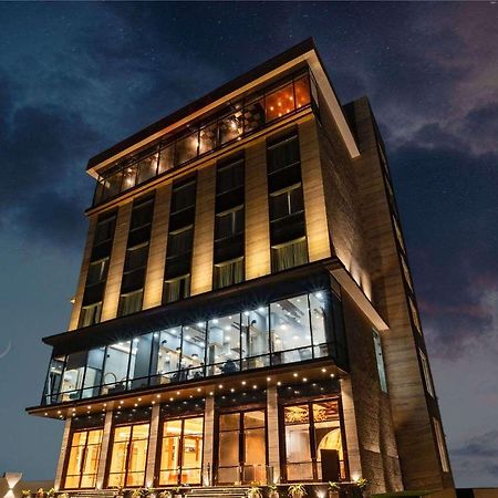 Clarion Hotel Epicure Дехрадун Экстерьер фото