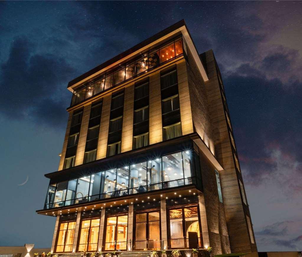 Clarion Hotel Epicure Дехрадун Экстерьер фото